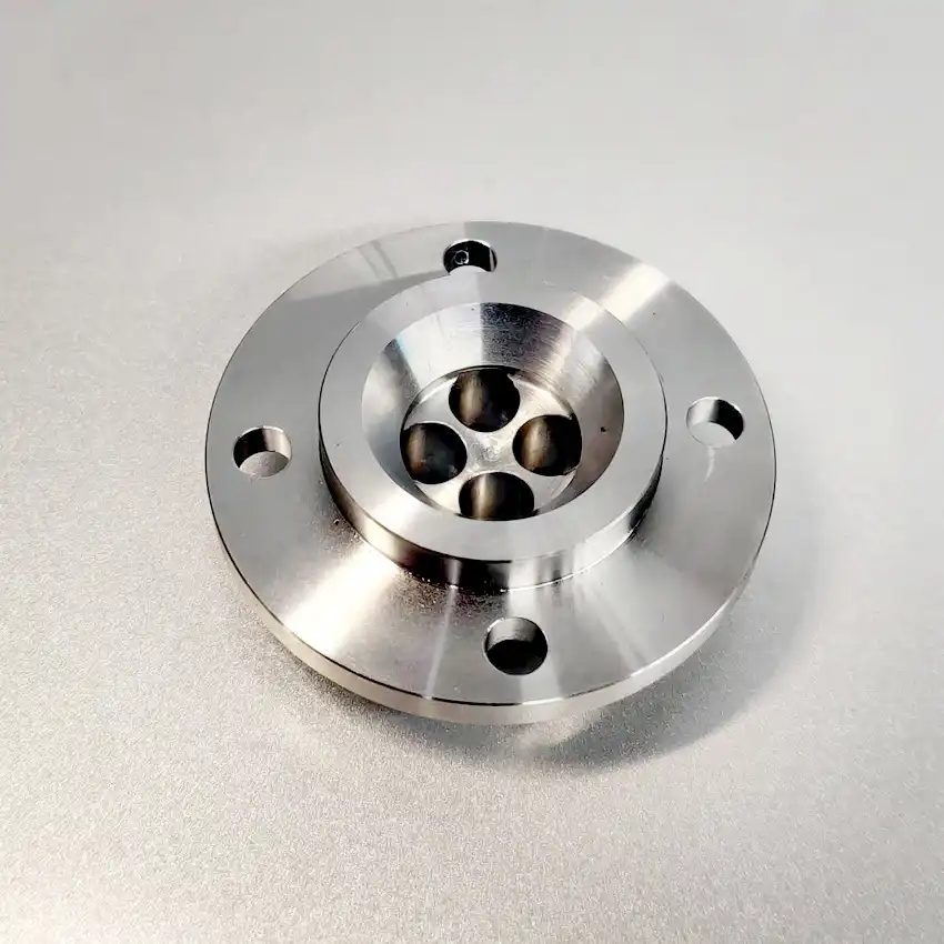 How does 5-axis machining reduce manufacturing time in aerospace？